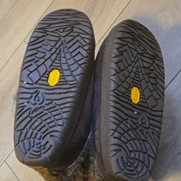 MANITOBAH MUKLUKS Moccasins Vibram Sole Trees Pattern Fur Brown Bootie W6 - Picture 6 of 6